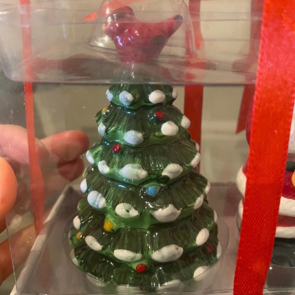 NWT Christmas Salt And Pepper Shakers - Picture 3 of 4